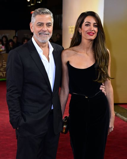 Amal Clooney u elegantnom kompletu od pliša za zimu 2023