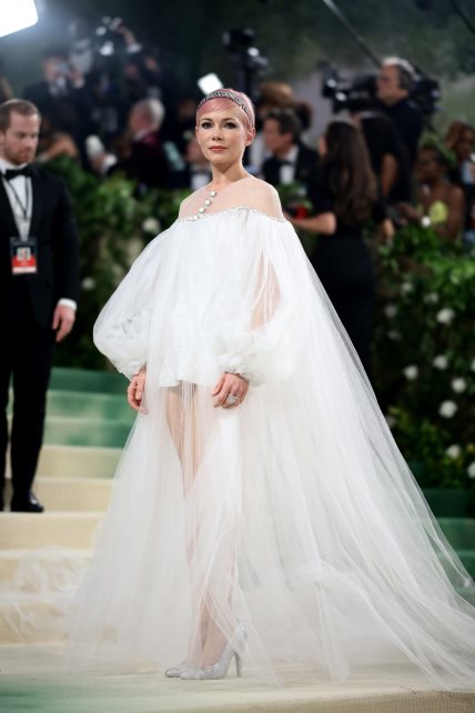 chanel_michelle-williams-wore-chanel-at-the-2024-met-gala-060524_2-LD.jpg