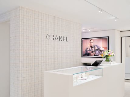 chanel_capri-seasonal-boutique-reopening-8-LD.jpg