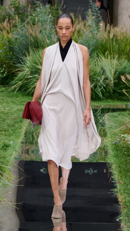 BOSS_SHOW_SPRING_SUMMER_2025_MILAN_9X16_Look_53__image-mid-res.jpeg