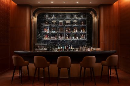 STR_BEGXR_St. Regis Bar_Counter.jpg