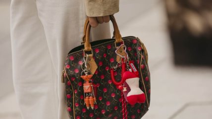 Torba sa raznim privescima