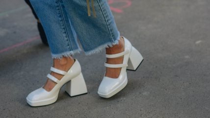 Farmerke i bele cipele