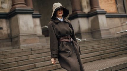 devojka u kaputu u Kopenhagenu