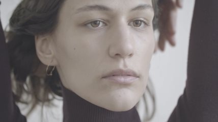 up-close lica devojke