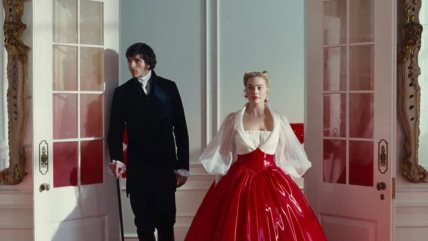 Jacob Elordi u odelu i Margot Robbie u crveno-beloj haljini u trejleru za novu adaptaciju Wuthering Heights.