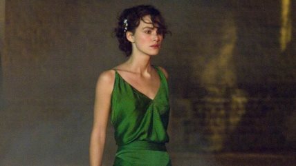 Keira Knightley u čuvenoj zelenoj haljini koju je kreirala Jacqueline Durran za film Atonement (2007)