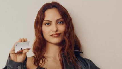 Devojka sa bakarnom kosom.