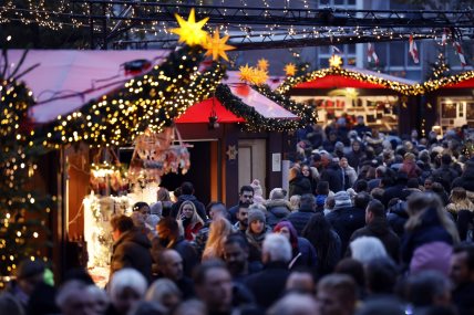 Božićni market u Kelnu u Nemačkoj.