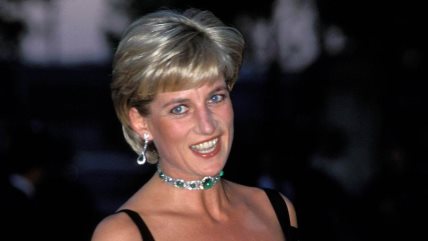 Princeza Diana u crnoj haljini.