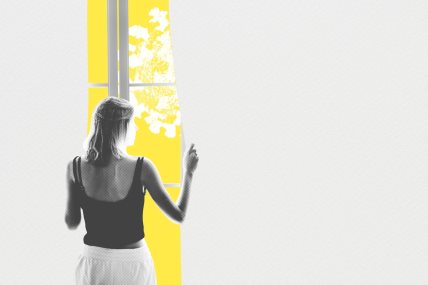 Ilustracija žene koja gleda kroz prozor.