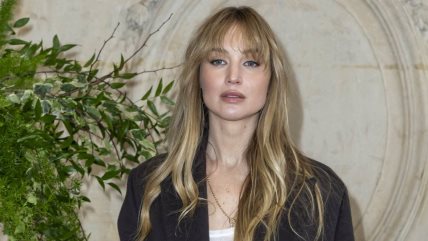 Jennifer Lawrence na Dior reviji.