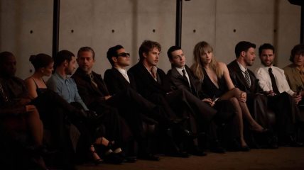 Poznati koji su prisustvovali YSL reviji u Parizu 2026:  Charlie Hunnam, Rami Malek, Austin Butler, Anthony Boyle i Suki Waterhouse.