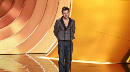Harry Styles u Dior sakou na dodeli Grammy nagrada 2026.