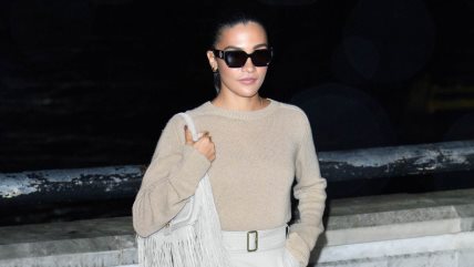 Olivia Dean na reviji