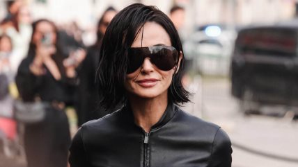 Demi Moore sa novom frizurom na Gucci reviji.