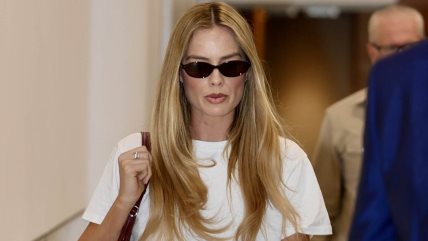 Margot Robbie na aerodromu u Australiji.