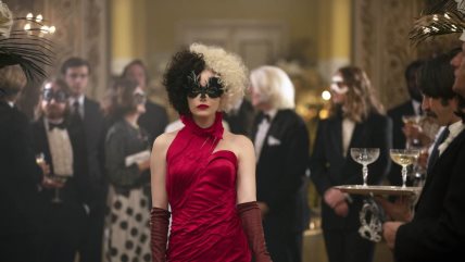 Emma Stone u filmu Cruella.