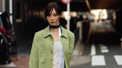 čipkane bluze i sako na devojci