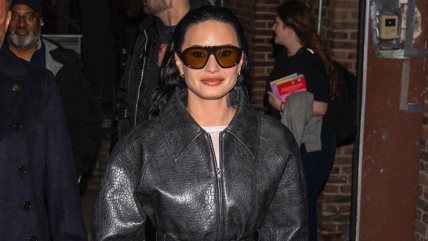 Demi Lovato u kožnoj jakni u Njujorku.