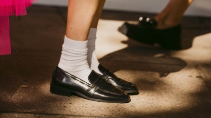 Krupan kadar na ženske mokasine.