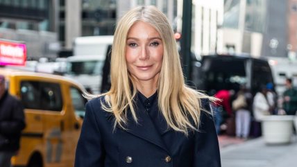 Gwyneth Paltrow u Njujorku u teget monohromatskoj kombinaciji.