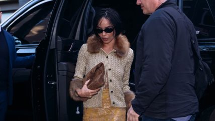 Zoe Kravitz uoči Met Gale 2026. u providinim cipelama.