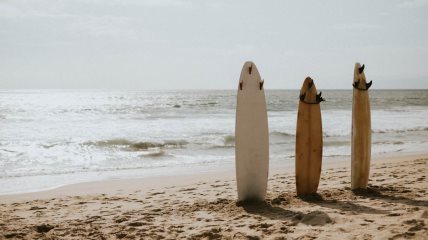 surferske daske na plaži