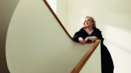Nicola Coughlan za ELLE.
