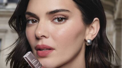 Promo za L’Oréal Paris Hyaluron Tint Lip Serum.