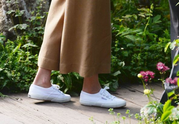 Kate Middleton obožava bele Superga patike.