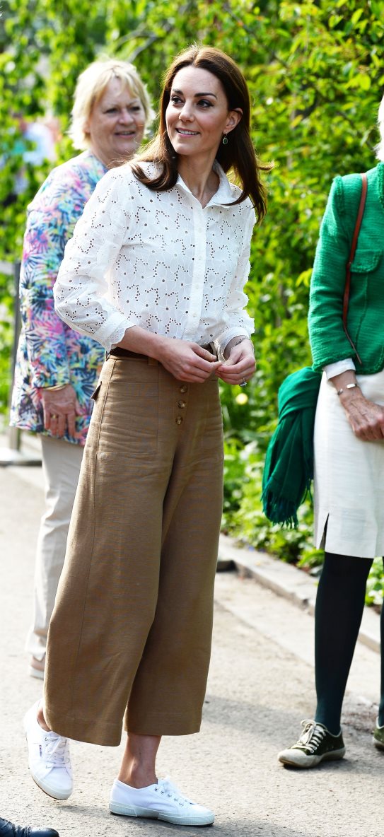 Kate Middleton obožava kombinacije koje uključuju bele patike.