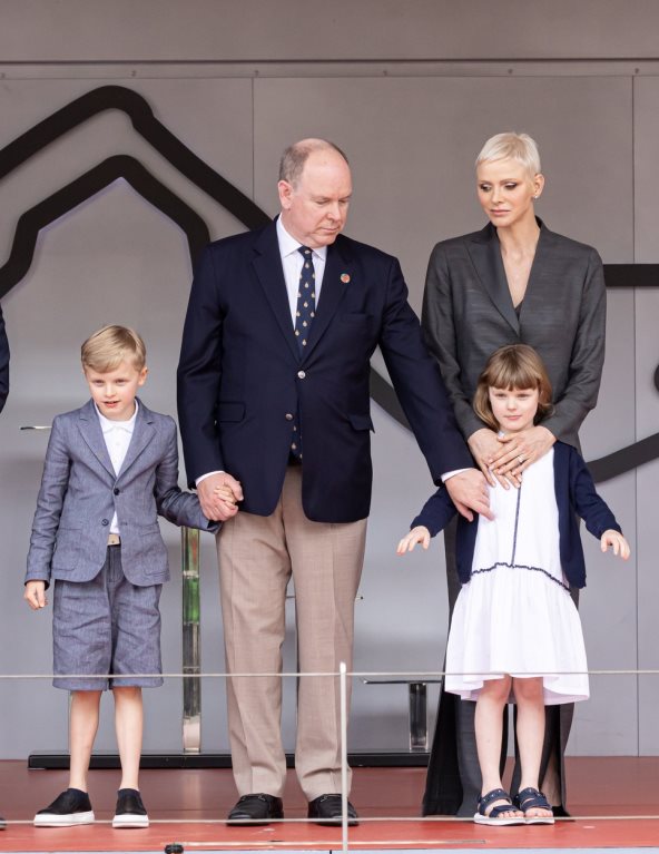 Princeza Charlene se nakon šest meseci lečenja konačno pojavila u javnosti sa svojom porodicom.