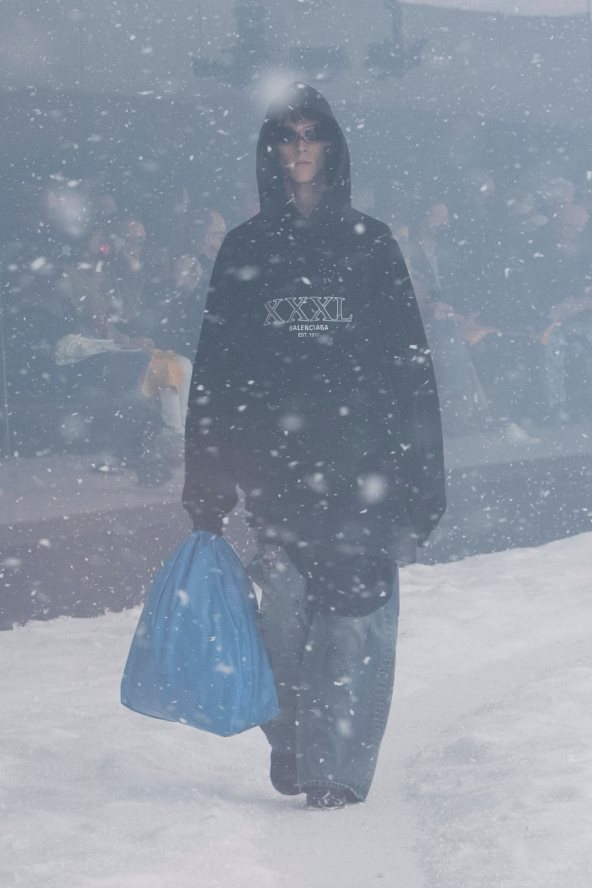 Balenciaga prodaje torbu rađenu po uzoru na kesu za smeće.
