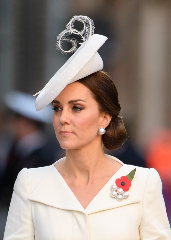 Kate Middleton, odnedavno poznata i kao princeza od Velsa, po kraljevskom kodeksu mora da poštuje nekoliko protokola kada su u pitanju njena šminka i frizura.