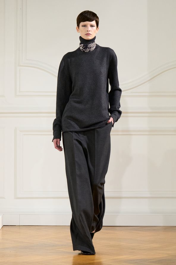 GIV_246D_RTW_FRONT_LOOK_02.jpg
