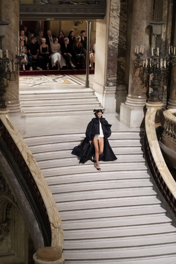 chanel_fw-2024-25-hc_look-01_ambiance-1-LD.jpg