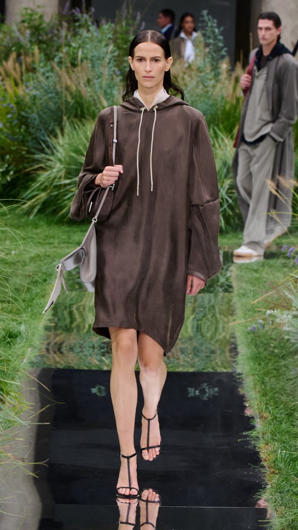 BOSS_SHOW_SPRING_SUMMER_2025_MILAN_9X16_Look_39__image-mid-res.jpeg