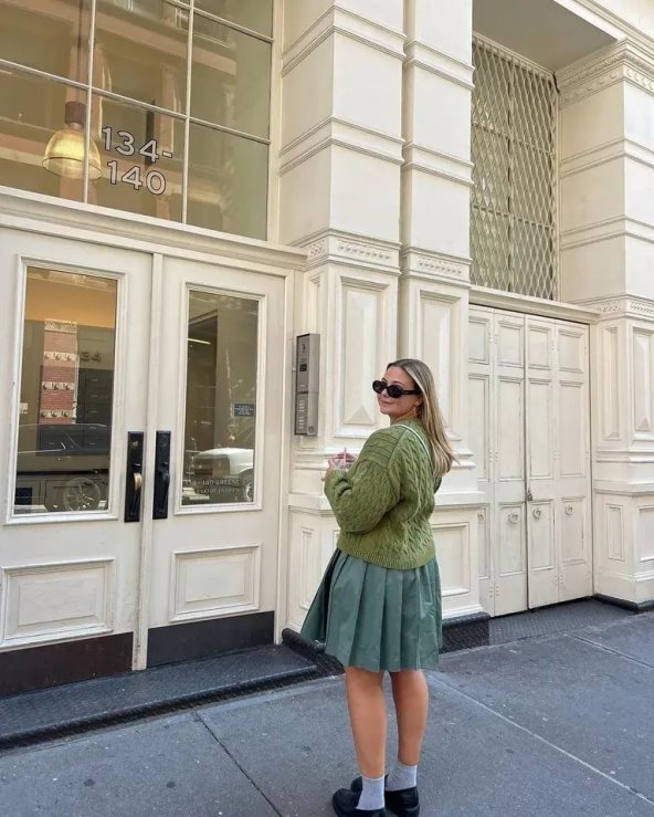 Moderna boja garderobe za jesen 2025