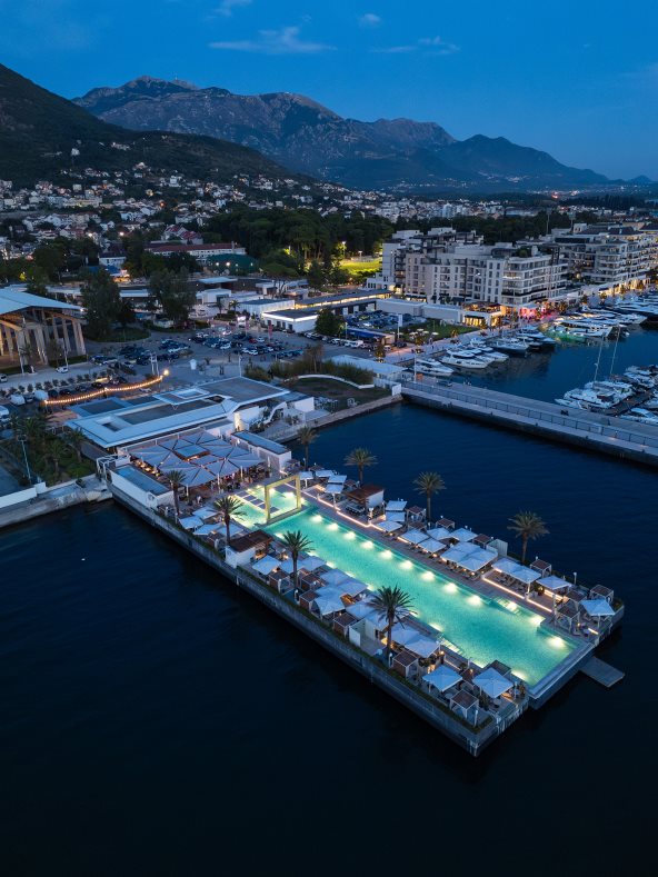 AURA Beach Lifestyle 7.jpg