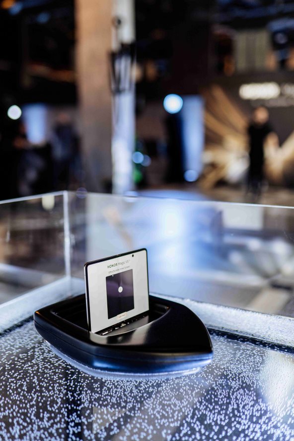 HONOR Magic V5 - demo zona - plutanje.jpg