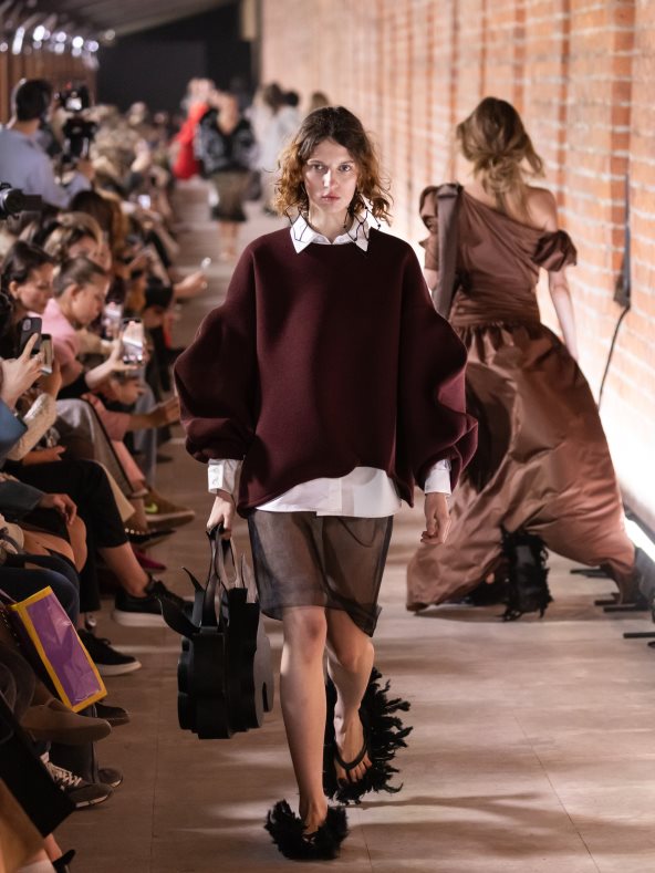 Alena Akhmadullina na Moscow Fashion Week-u