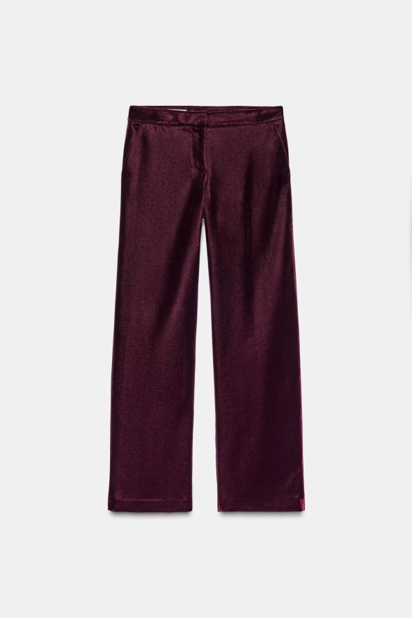 Plišane pantalone širokih nogavica.