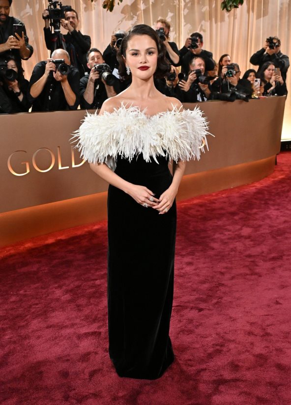 Glumica Selena Gomez u Chanel haljini na dodeli Zlatnih globusa.