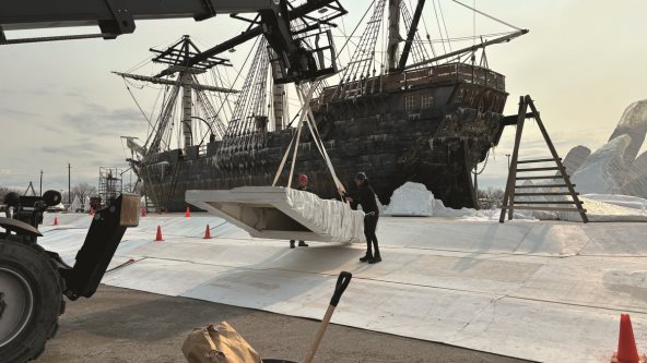 Brod iz filma Frankenstain.