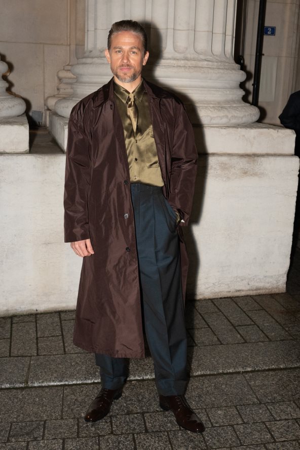 Glumac Charlie Hunnam na YSL reviji.