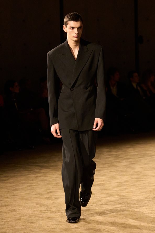 Saint Laurent m F26 001.jpg