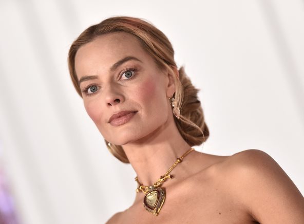 Glumica Margot Robbie nosi dijamantsu ogrlicu Elizabeth Taylor na premijeri filma Wuthering Heights.