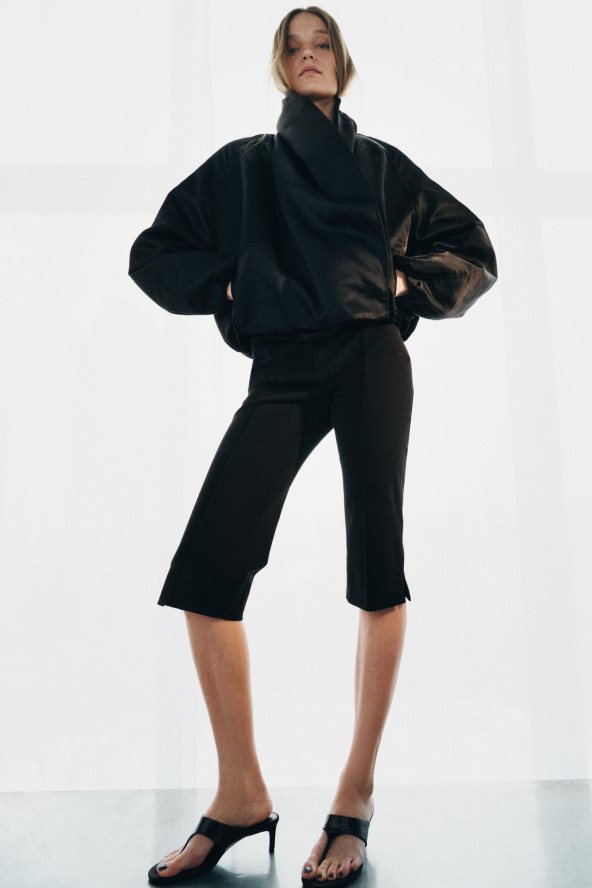 Crne kapri pantalone Zara