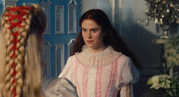 Alison Oliver kao Isabella Linton u filmu  “Wuthering Heights” (2026).